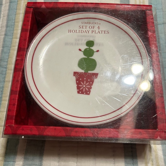 New in box Starbucks 2006 Set of 4 Holiday Plates - Picture 1 of 4